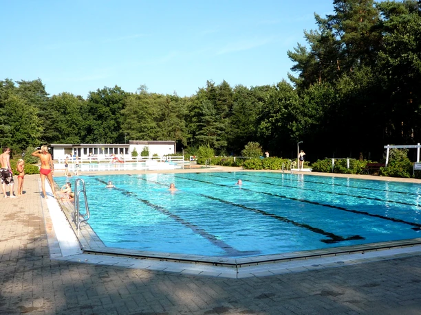 Schwimmbecken im Ummelbad Hepstedt Schwimmbecken im Ummelbad Hepstedt
