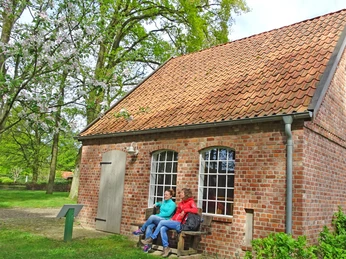 Wanderpause an der Nartumer Motormühle Wanderpause an der Nartumer Motormühle