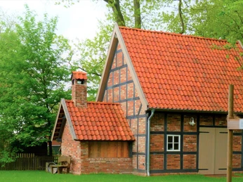 Backhaus neben der Motormühle Nartum Backhaus neben der Motormühle Nartum