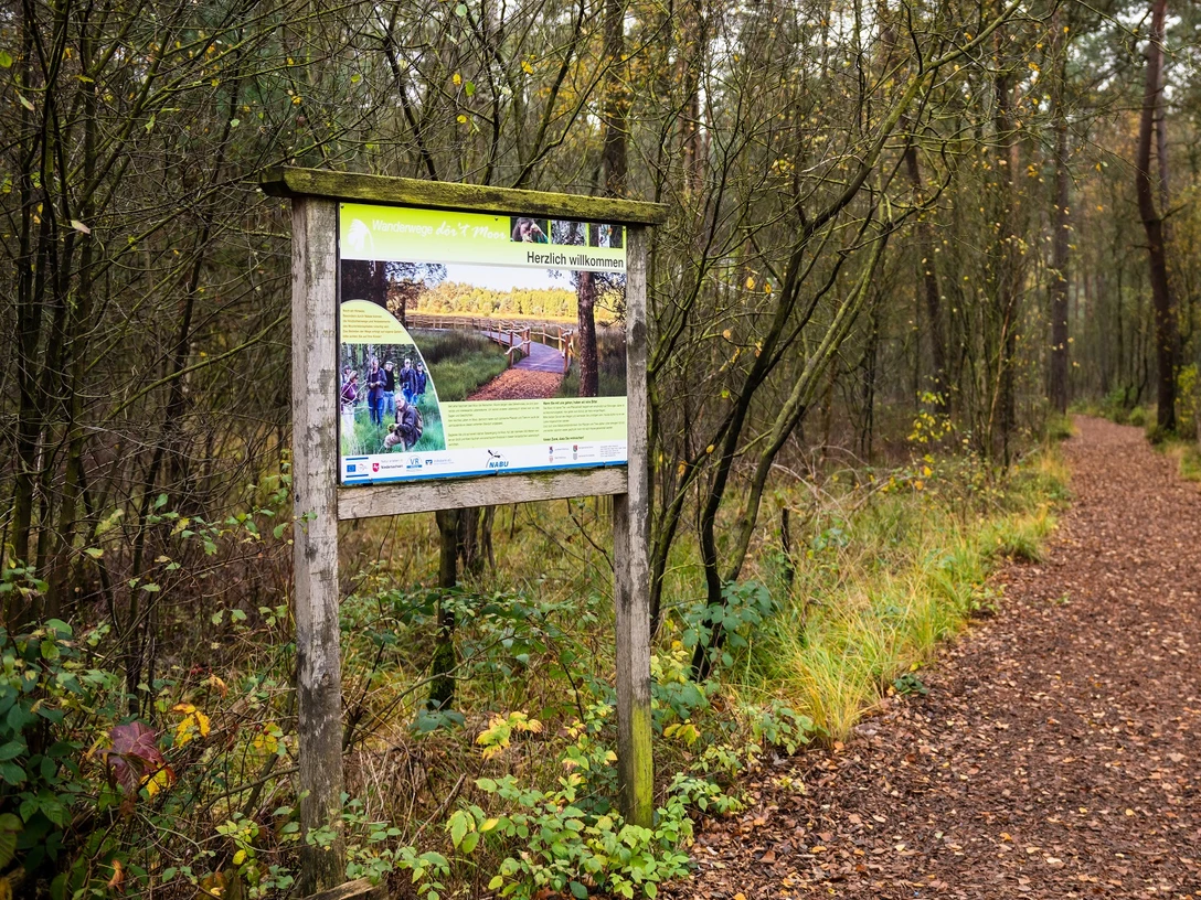 Eingang der Moorerzone im Großen und Weißen Moor Eingang der Moorzone im Großen und Weißen MoorEntrance to the moor zone in the Great and White MoorIndgang til hedezonen i den store og hvide hedeToegang tot de heidezone in het Grote en Witte Moor