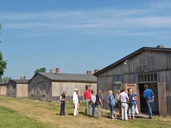 Gedenkstätte Lager Sandbostel - Öffentliche Führungen und Gruppenführungen Gedenkstätte Lager Sandbostel - Öffentliche Führungen und GruppenführungenSandbostel Camp Memorial - Public and group toursSandbostel Memorial - offentlige ture og gruppetureSandbostel Memorial - Publieke rondleidingen en groepsrondleidingen