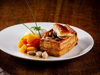 Wirtshaus Taube Blick auf traditionelle Luzerner Gericht "Pastetli" View of traditional Lucerne dish "Pastetli"Vue sur le plat traditionnel lucernois "Pastetli"