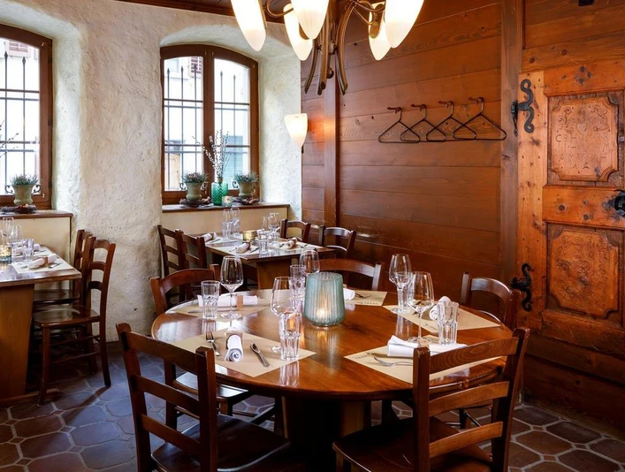 Wirtshaus Taube Blick in das Restaurant View into the restaurantVue du restaurant