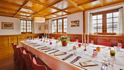 Zunfthausrestaurant Pfistern Blick auf Inneneinrichtung aus Holz