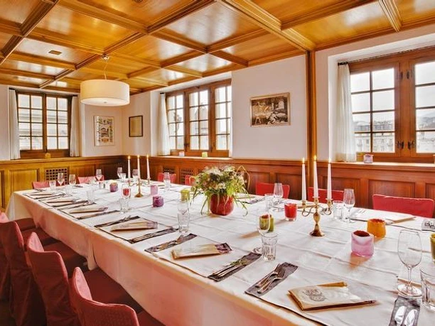 Zunfthausrestaurant Pfistern Blick auf Inneneinrichtung aus Holz