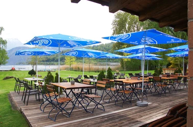 Lakeside resort Horw Restaurant Terrace View of the outdoor seating in the Seebadi in Horw