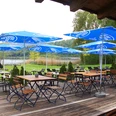 Seebad Horw Restaurant Terrasse Blick auf die Aussenbestuhlung in der Seebadi in HorwView of the outdoor seating in the Seebadi in HorwVue sur les sièges extérieurs de la Seebadi à Horw