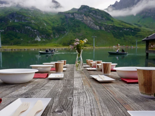 Abenteuer Küche Outventure_gedeckter Tisch