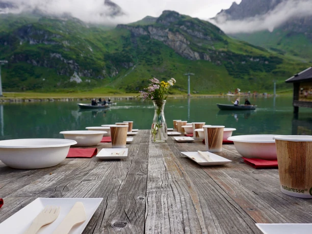 Abenteuer Küche Outventure_gedeckter Tisch