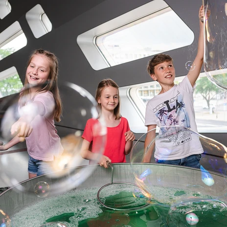 phaeno_Seifenblasenfestival_Foto Thomas Koschel.jpg