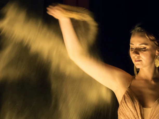 irina titova - queen-of-sand_c_hans-eder.jpg
