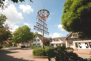 Dorfplatz mit Gemeindebüro
