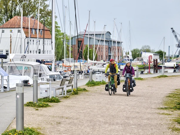Radfahren am Hafen von Glückstadt