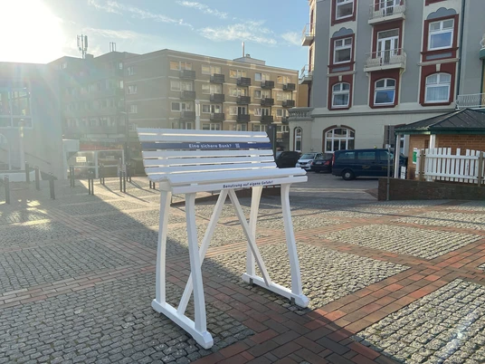 Hochwasserbank in Westerland