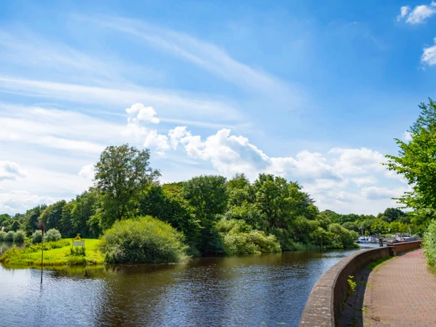 Einfahrt in den Bremervörder Sportboothafen Einfahrt in den Bremervörder Sportboothafen