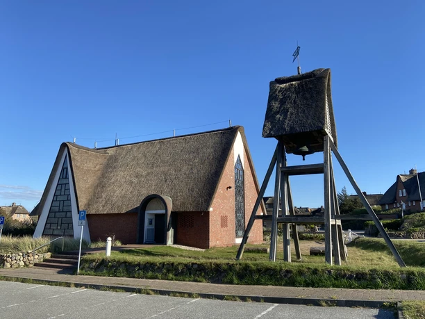 Parkplatz vor der Kirche St. Peter
