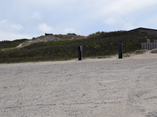 E-Autos Ladestationen auf dem Parkplatz