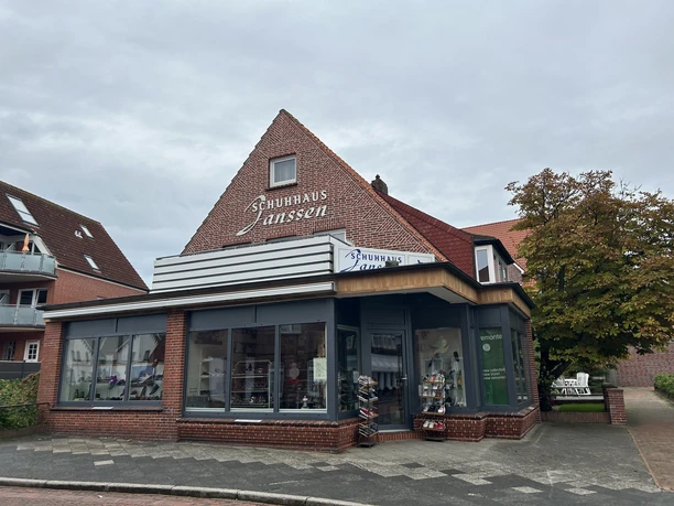 Schuhhaus Janssen auf Juist.jpeg Schuhhaus Janssen auf Juist