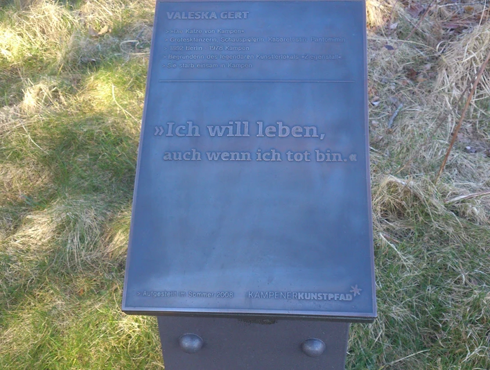 Kunststele Valeska Gert