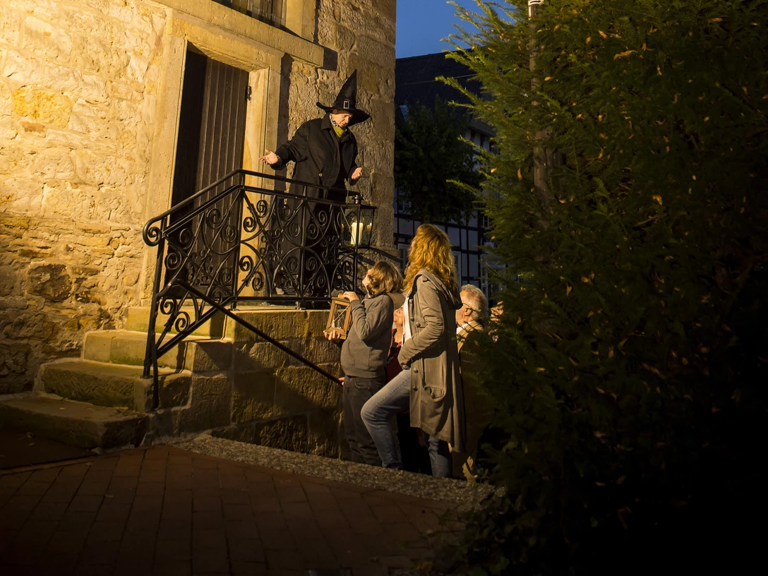 Erzaehlgeist in Gruppe_Schauriger Rundgang_CC_Gemeinde Hagen aTW