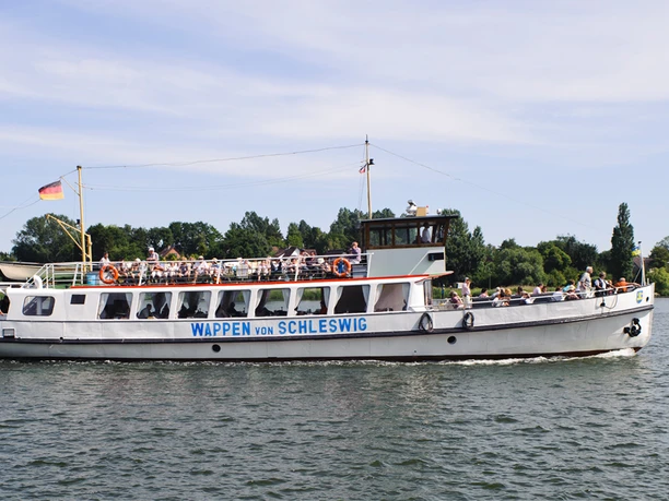 ausflugsschiff-wappen-von-schleswig-auf-der-schlei.jpg