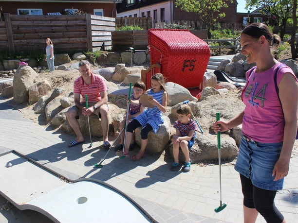 minigolf-am-barfusspark-schwackendorf-huegel.JPG