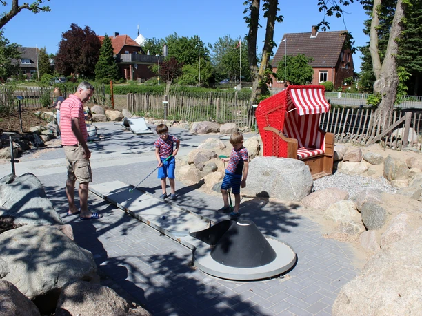 minigolf-am-barfusspark-schwackendorf-rampe.JPG