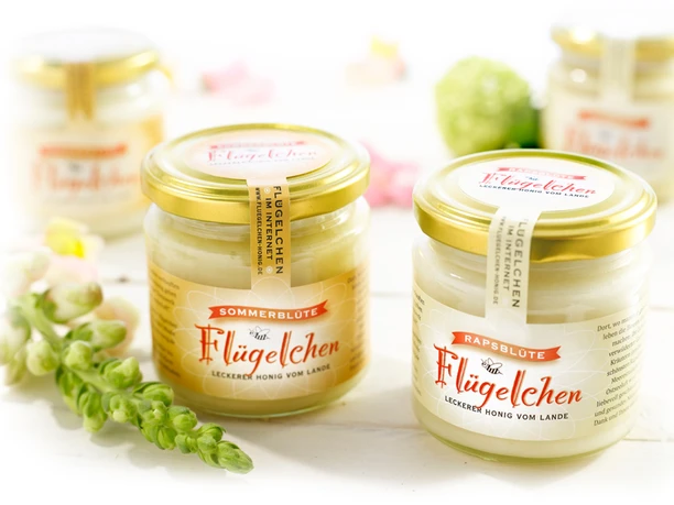 honigmanufaktur-fluegelchen-rapshonig-sommerbluete.jpg