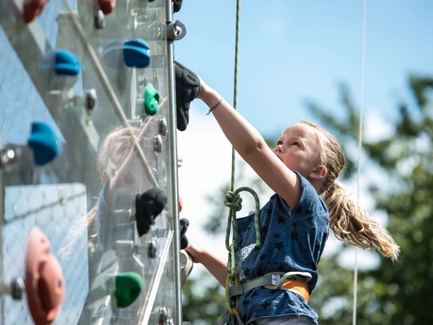 globetrotter-akademie-und-lodge-klettern.jpg