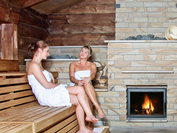 foerdelandtherme-gluecksburg-feuersauna.jpg