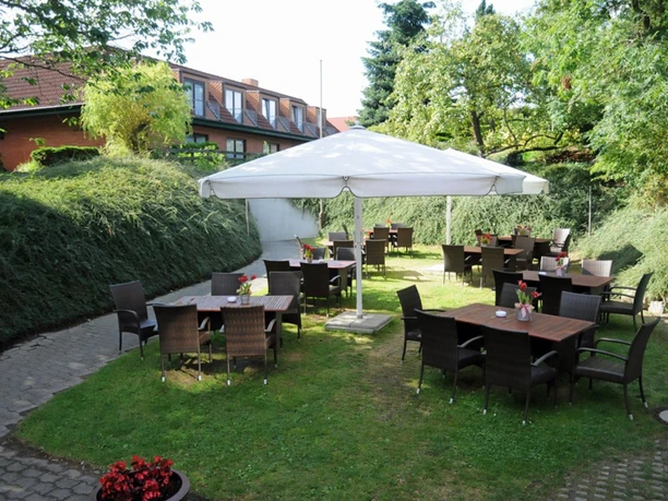 hotel-wittensee-schuetzenhof-terrasse.jpg