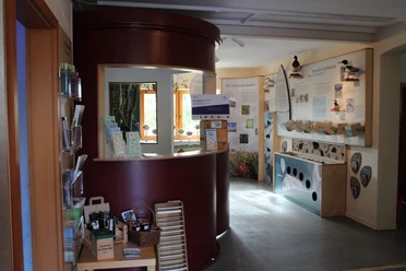 neue-ausstellungsraeume-geltinger-birk-eingangsbereich.JPG
