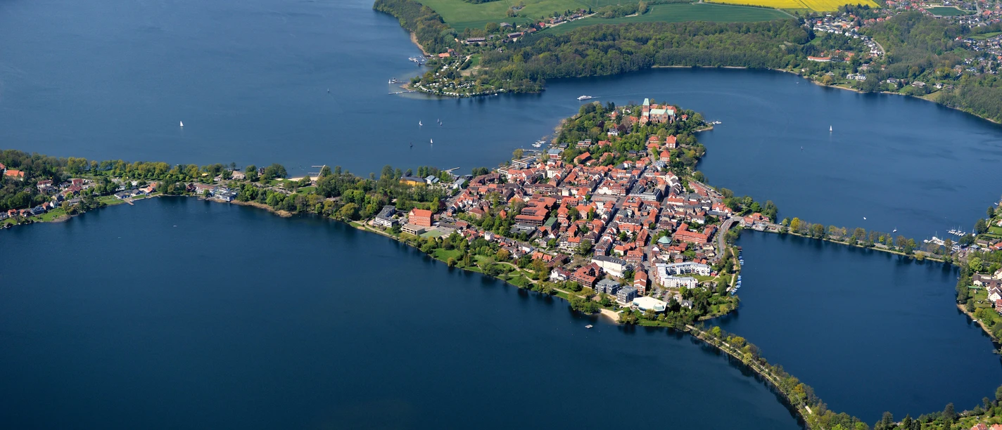 3128_RZ_Luftbild_Burkhard_Kuhn_1980x1080.jpg Luftbild der Inselstadt Ratzeburg