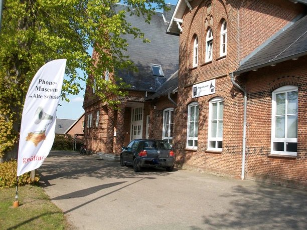 phonomuseum-alte-schule-holzdorf.jpg