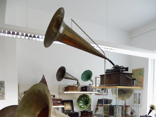phonomuseum-alte-schule-gramophone.jpg