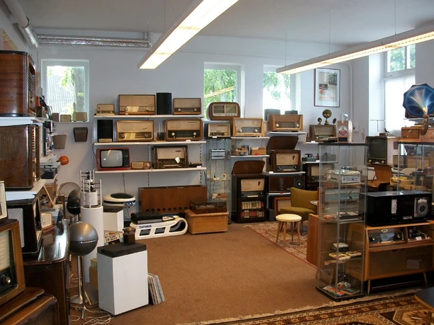 phonomuseum-alte-schule-ausstellungsraum.jpg