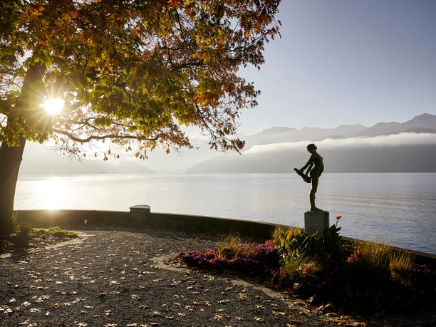 weggis-quai-skulptur-herbst.jpg