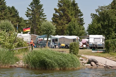 campingplatz-lindaunis-vom-wasser-aus.jpg