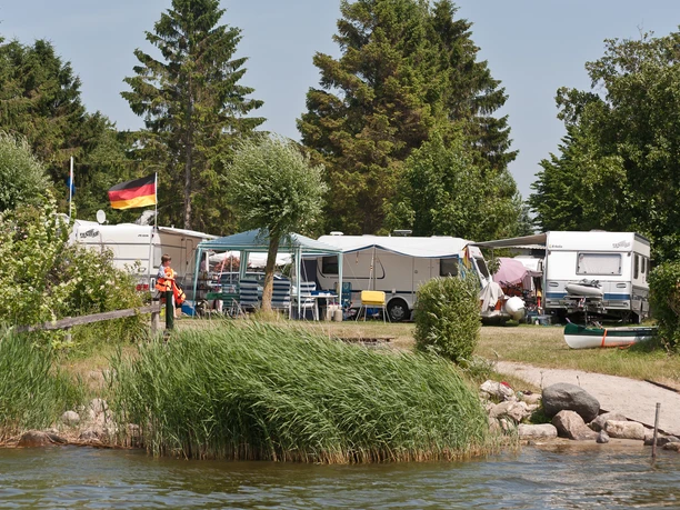 campingplatz-lindaunis-vom-wasser-aus.jpg