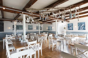 cafe-hof-schwansen-innenansicht.jpg