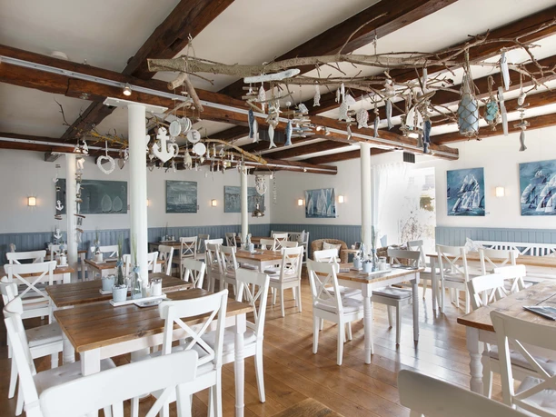cafe-hof-schwansen-innenansicht.jpg