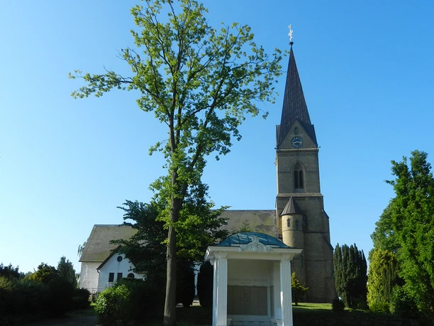 kirche-in-suederbrarup.jpg