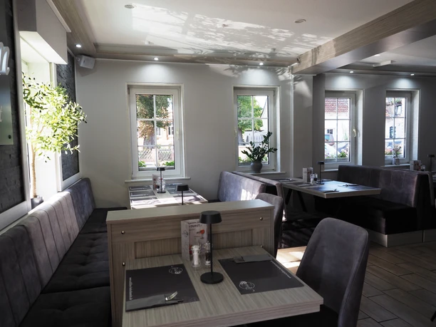 Restaurant Achillion Fensterplätze.JPG