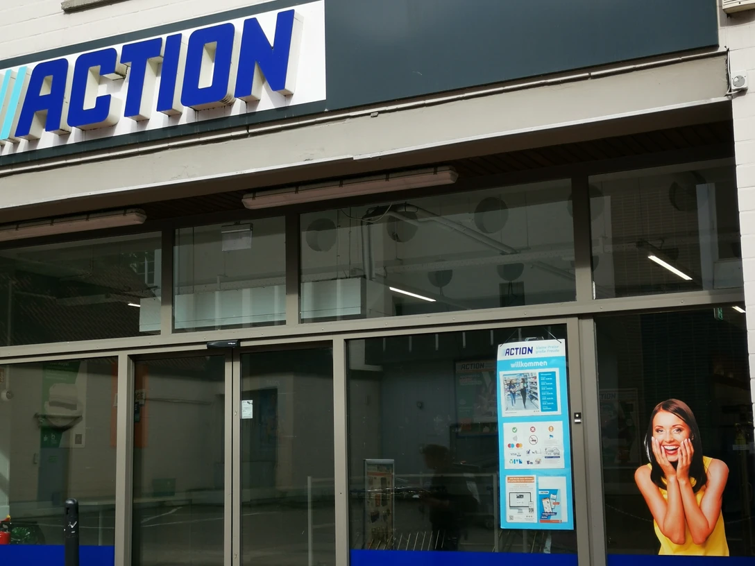 Action.jpg Das Bild zeigt den Eingangsbereich des Geschäfts Action in Minden