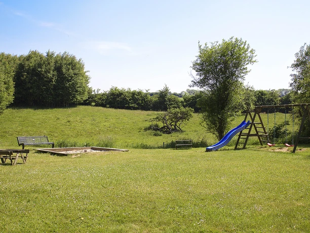 blockhaus-ferien-spielplatz.jpg