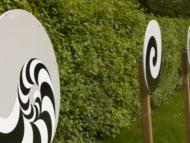 Der Weg der Sinne Erlebnispfad mit 15 Erfahrungsstationen