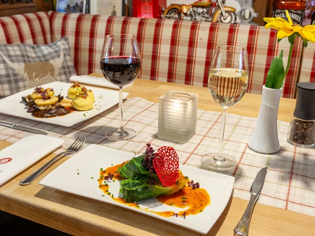 Sauerländer Hof Willingen - gedeckter Tisch.jpg