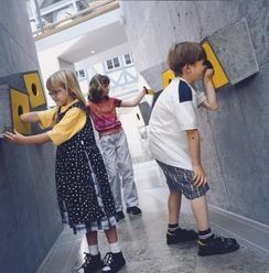 Kinder im Museum.jpg