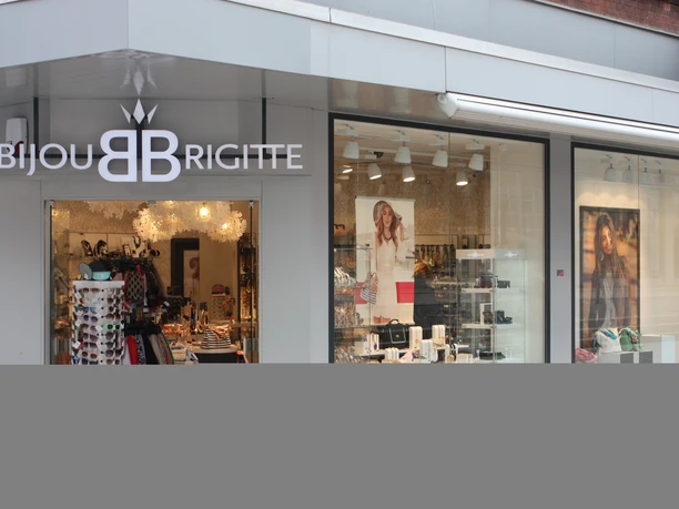 Bijou Brigitte.JPG Das Bild zeigt den Eingangsbereich des Geschäfts Bijou Brigitte.