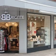 Das Bild zeigt den Eingangsbereich des Geschäfts Bijou Brigitte.